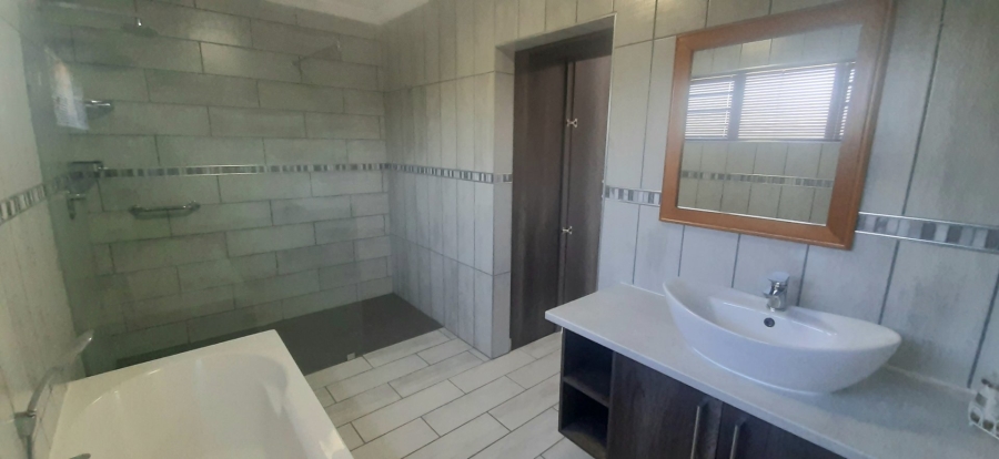 To Let 3 Bedroom Property for Rent in Albertinia Western Cape
